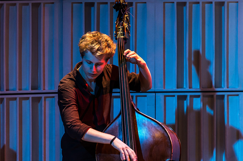 Bassist/Foto: Marcus Lieder