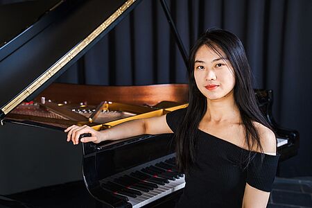 Shangyi Han mit Klavier