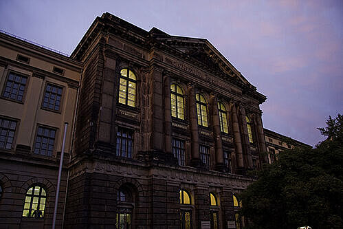 HfMDD Gebäude von vorne