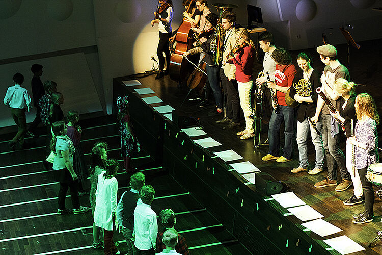 Instrumental- und Musikpädagogisches Projekt, to the current article