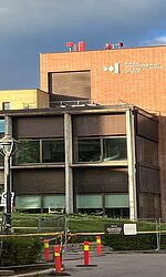 Die Vorderseite der Norges musikkhøgskole (NMH) in Oslo/Foto: Malte Pick Norges musikkhøgskole Oslo bei Sonnenschein