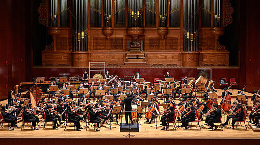 Bühne mit dem Orchestra der Taipei National University of The Arts