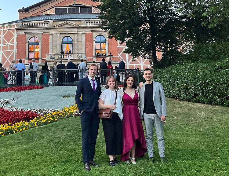 Studierende bei den Bayreuther Festspielen 2024 (v.l.n.r.): Alexander Rampp, Annika Groesslein, Elisabeth Schmeisser, Tim Fluch/Foto: privat