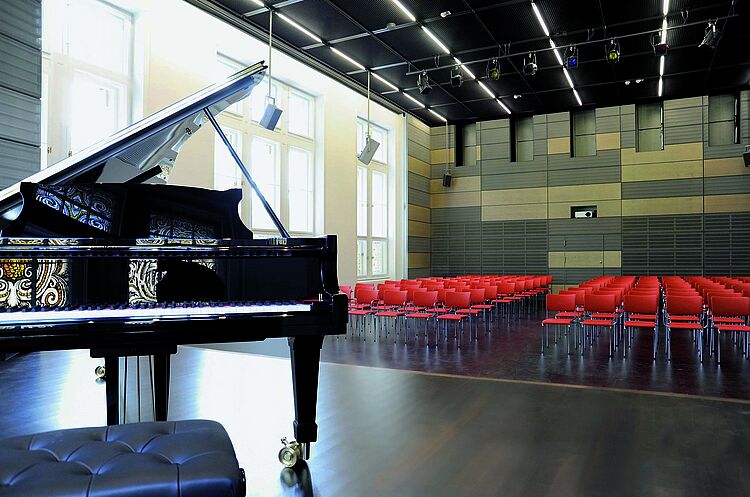 Aula Landesgymnasium, zum Aktuelles-Beitrag