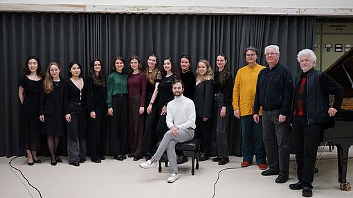 Studierende und Lehrende im Aufnahmeraum