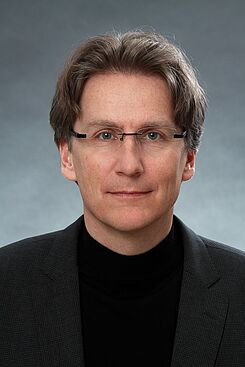 Portraitbild von Prof. Dr. Dirk Mürbe