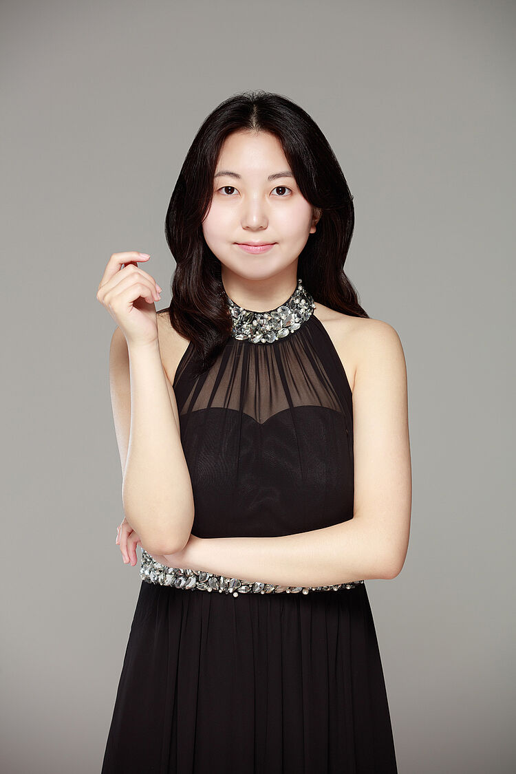 Porträtbild der Pianistin Hyeonju Cho, to the current article