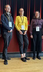 Das Team des ESF-Forschungsprojektes "Musizieren- Beziehen- Lernen" beim Dresdner Musikschulkongress: (v.l.n.r.)  Corinna Stüttgen,  Annemarie Michel, Jonas Brinckmann, Prof. Dr. Katharina Bradler, Agnes Bickelhaupt, Timea Sari, Ophelia Euler/Foto: priva as Team des ESF-Forschungsprojektes "Musizieren- Beziehen- Lernen" beim Dresdner Musikschulkongress