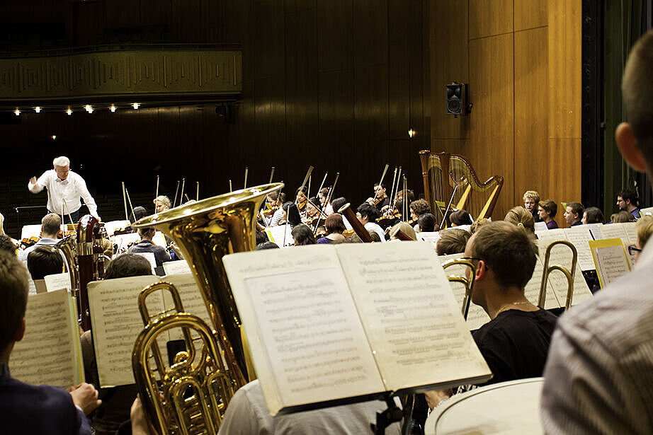 Probe des Hochschulsinfonieorchesters in der Stadthalle Bayreuth/Foto: Christian Hoffmann Probe des Hochschulsinfonieorchesters in der Stadthalle Bayreuth/Foto: Christian Hoffmann