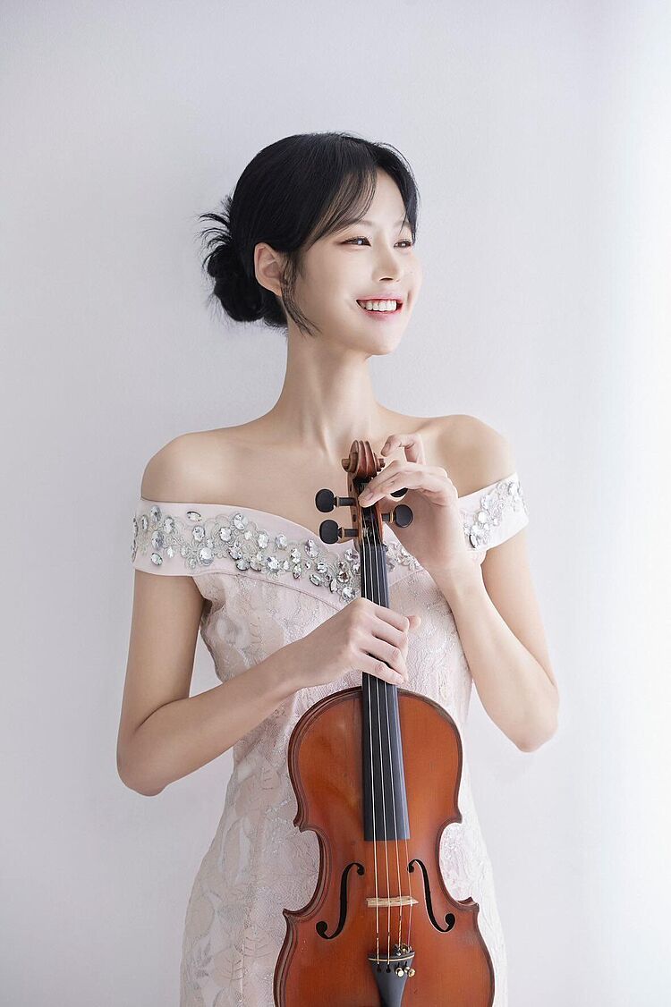 Sungryung Lee/Foto:privat Sungryung Lee mit Violine, to the current article