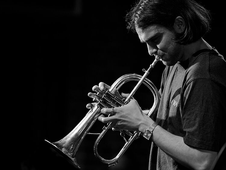 Joel am Flügelhorn/Foto: Uschi Sonnenwald, zum Aktuelles-Beitrag