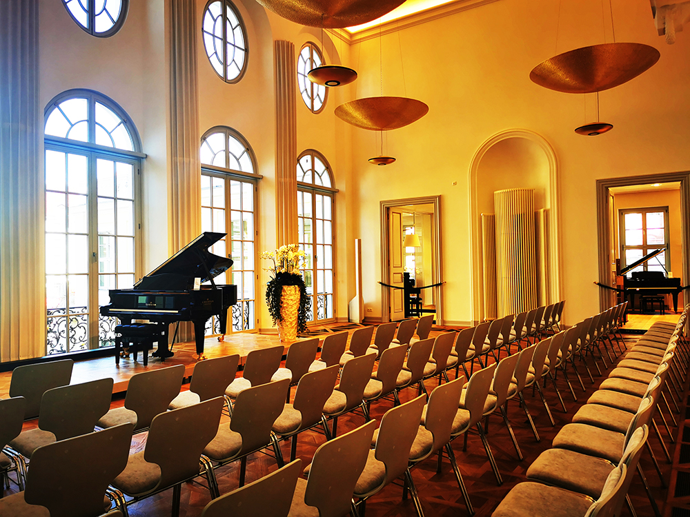 Ein Saal des C. Bechstein Centrums Dresden von innen